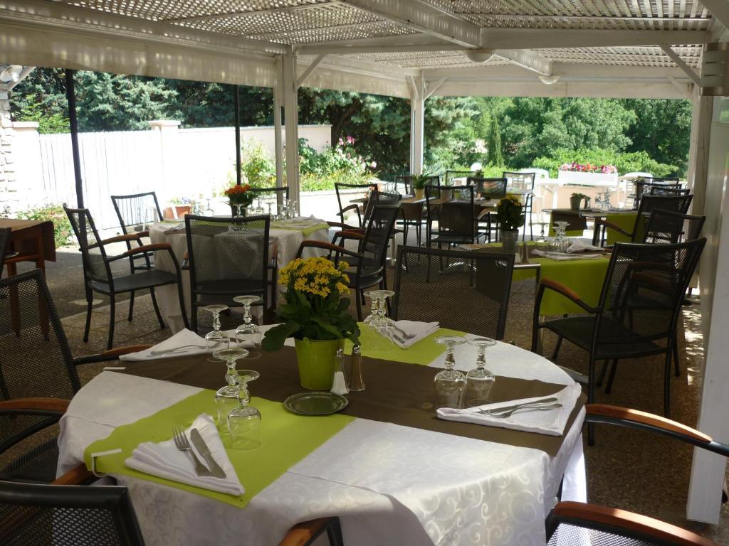Logis Hotel Le Relais Du Serre Dieulefit Exterior foto